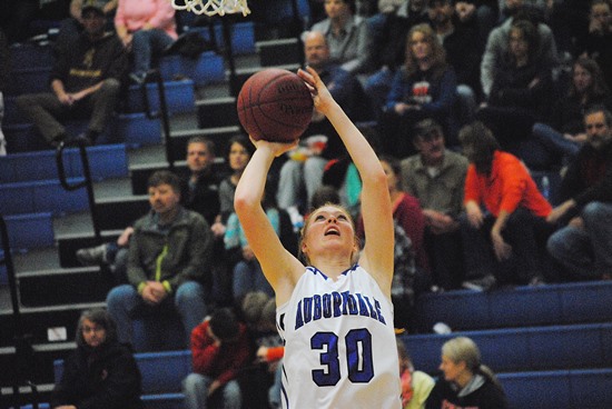 Auburndale's Paiton Richardson drives in for two of her 20 points during the Apaches' 38-30 victory over Stratford on Friday night at Auburndale High School. (Photo by Paul Lecker/MarshfieldAreaSports.com)